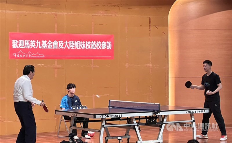 同样表现出